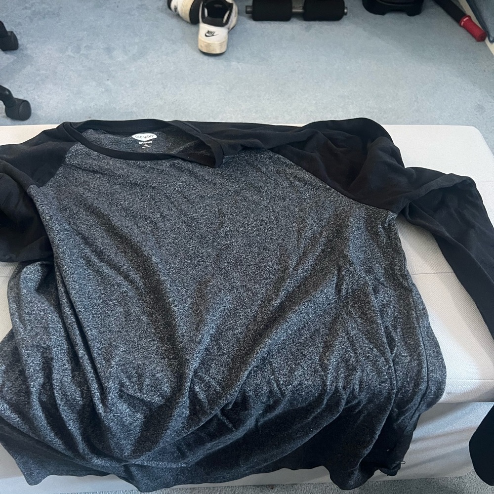 Thin Mens L longsleeve!